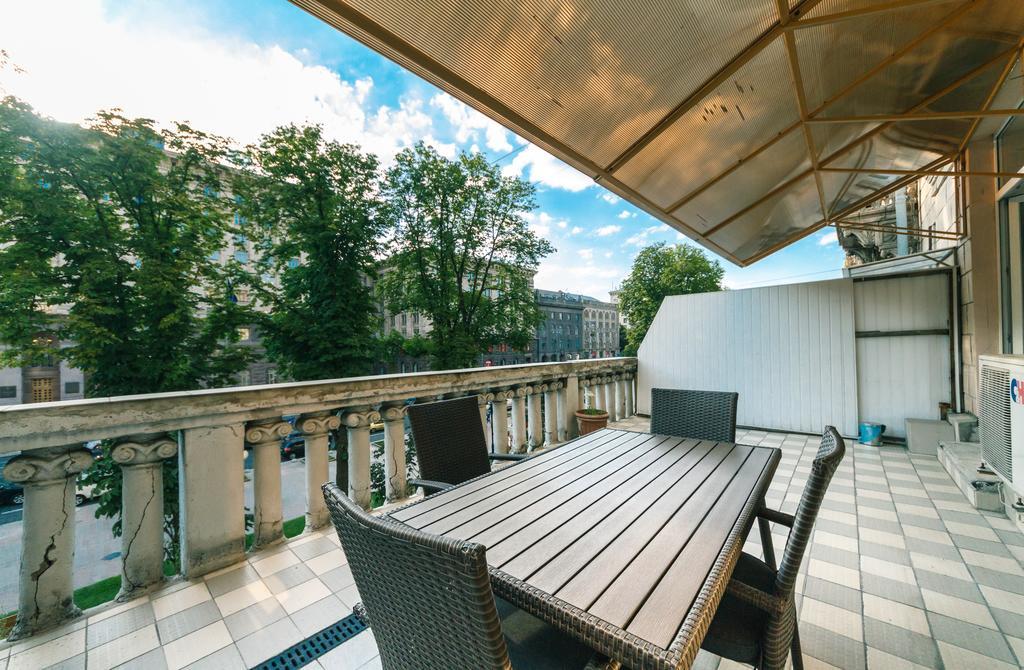 Kreschatik 21 With Terrace 2Br Kyiv Exterior photo
