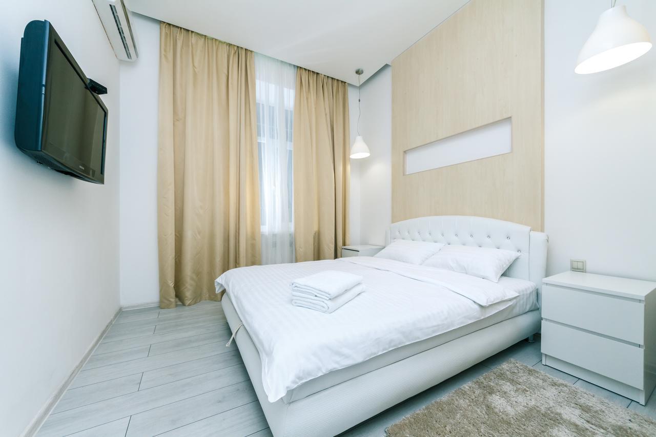Kreschatik 21 With Terrace 2Br Kyiv Exterior photo