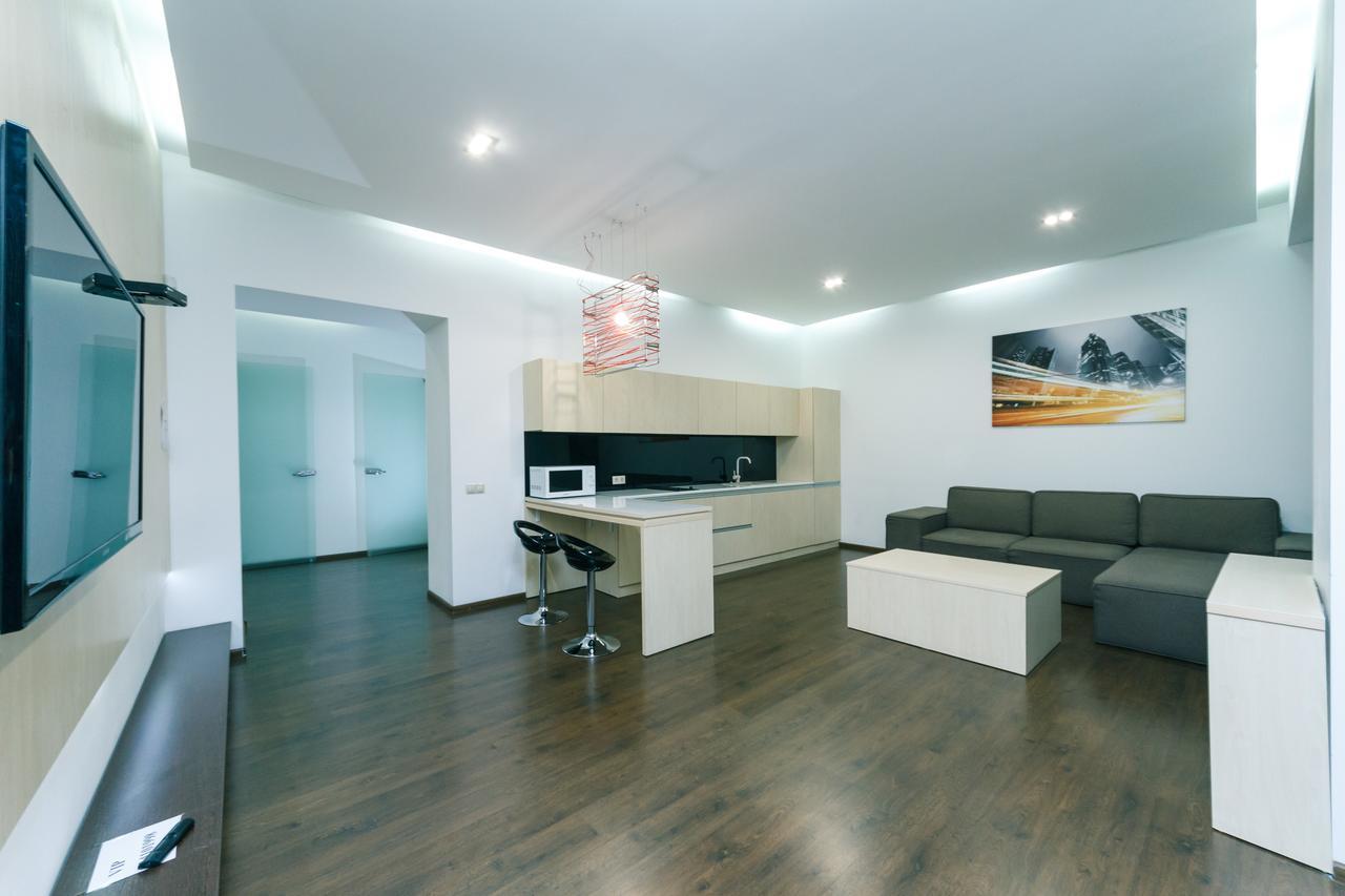 Kreschatik 21 With Terrace 2Br Kyiv Exterior photo